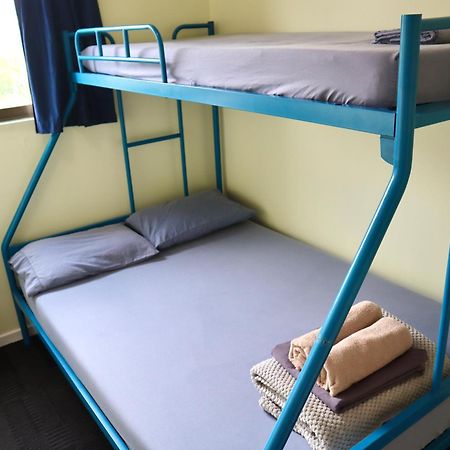 Chill Backpackers Hostel Бризбейн Екстериор снимка